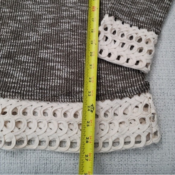 Entro Long-sleeved Sweater with Cutout Detail Trim - Picture 7 of 12